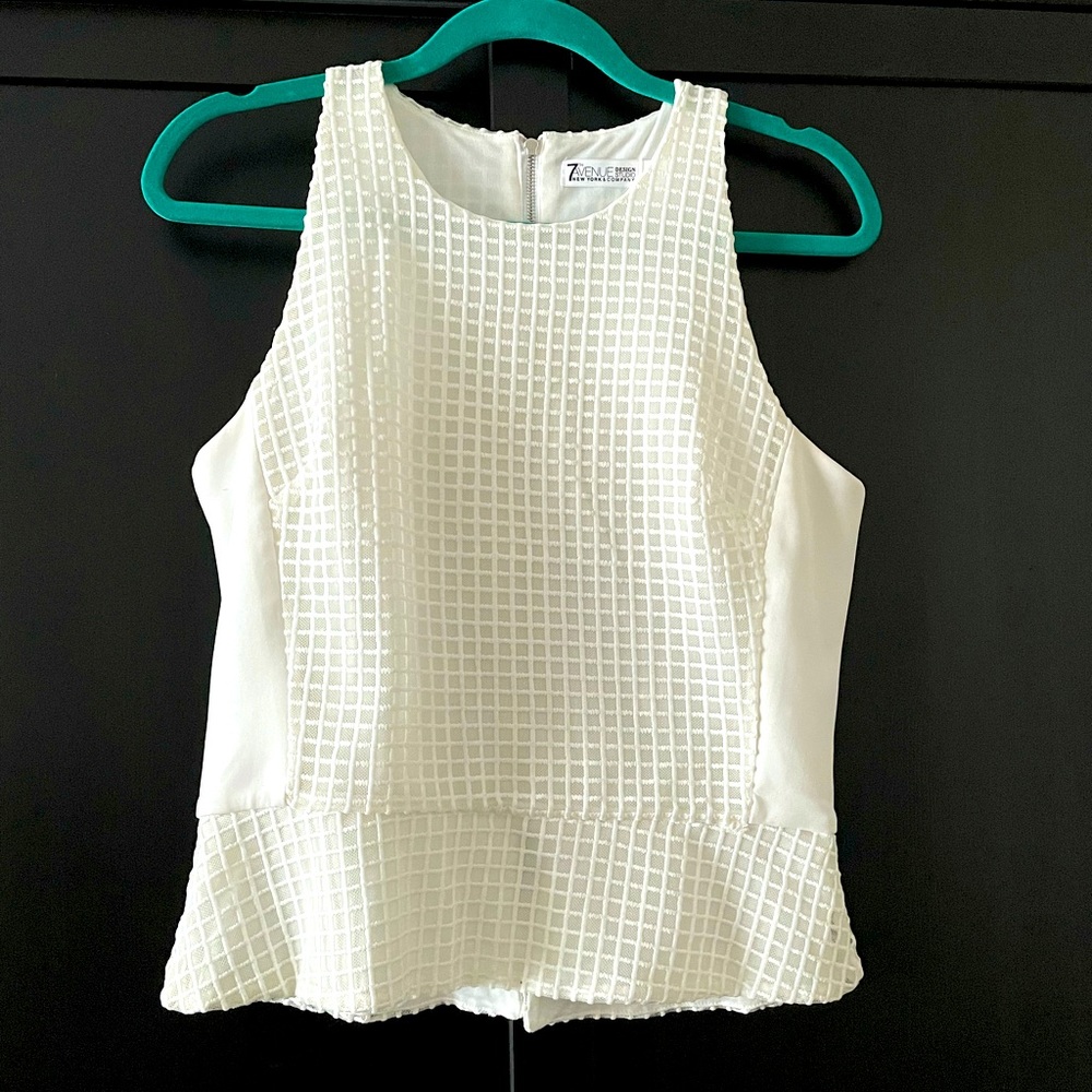 Sleeveless/ Peep plum Top
